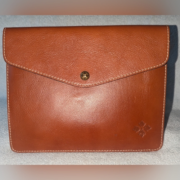 Patricia Nash Midi Heritage tan leather tech iPad portfolio. - Picture 1 of 10
